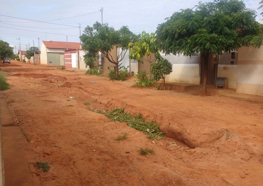 Livramento: Moradores cobram melhorias na Rua Durval Mandú no Bairro Taquari
