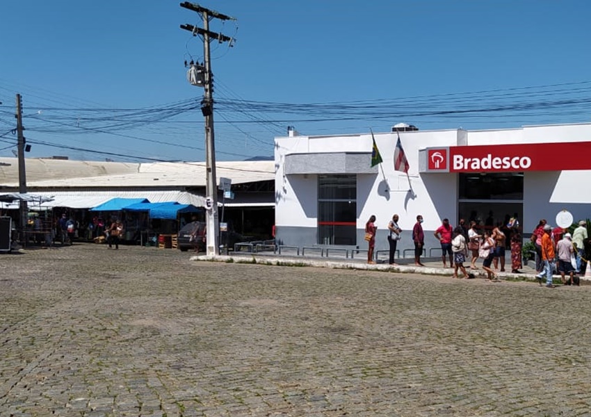 46ª CIPM intensifica o policiamento no trânsito da área comercial de Livramento