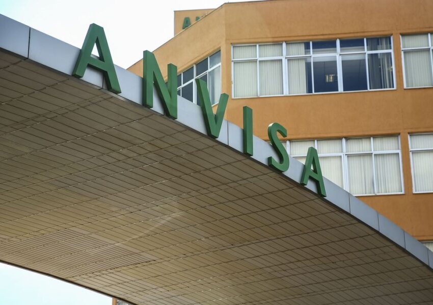 Covid-19: Anvisa aprova produção de insumo para vacina pela Fiocruz