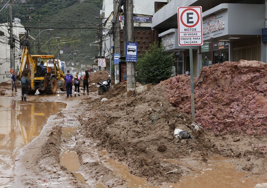 Total de mortos em Petrópolis sobe para 146