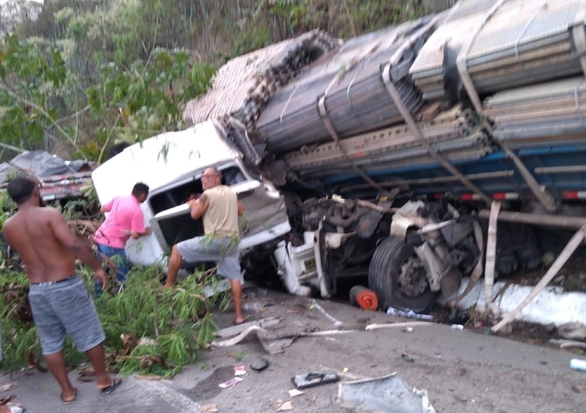 Acidente com 10 veículos deixa morto e feridos no interior 