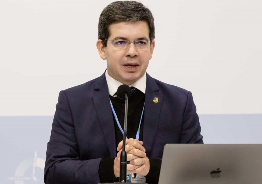 Randolfe Rodrigues leva declaração de Jair Bolsonaro sobre adolescentes para STF