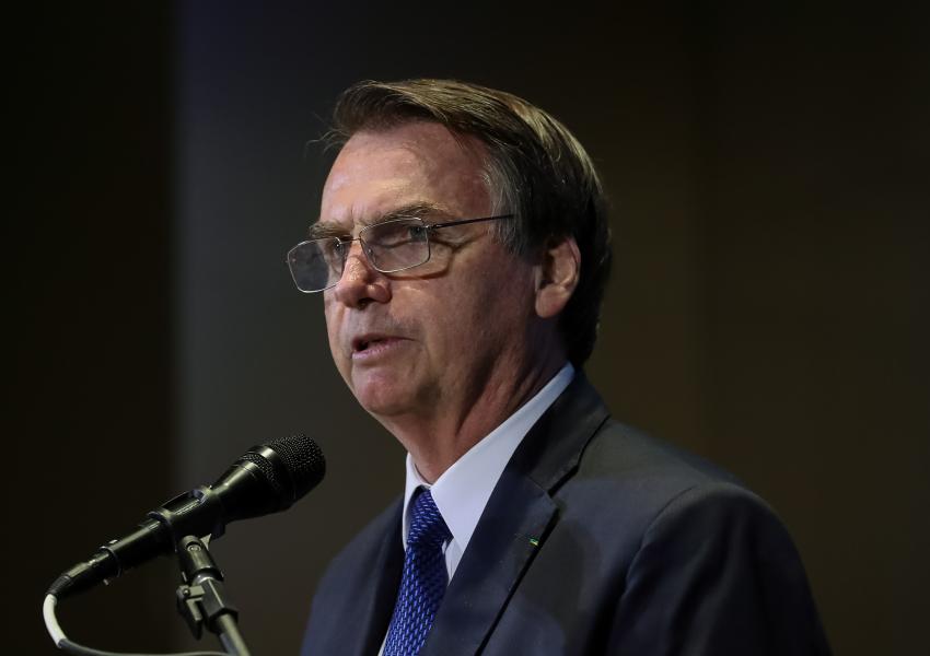 Bolsonaro acaba com o uso do Vossa Excelência e  Doutor