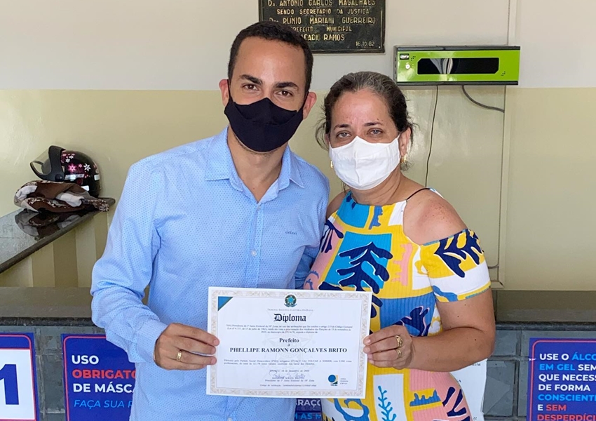 Phellipe Brito é diplomado Prefeito eleito de Ituaçu