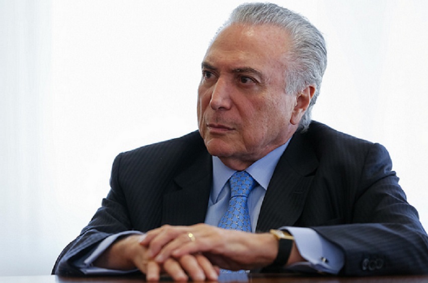 Temer libera R$ 200 milhões em emendas orçamentárias para livrar Aécio
