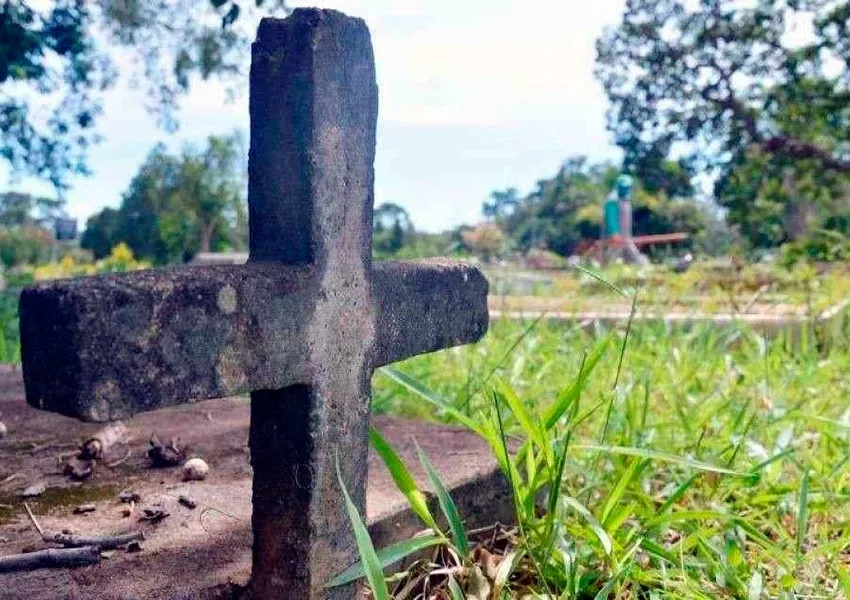 Luto duplo: idosa de 71 anos passa mal e morre durante funeral do filho