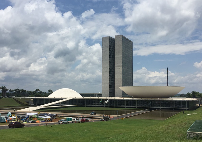 Vetos sobre ICMS nos combustíveis, dívidas do Fies e despacho de bagagem aguardam votação