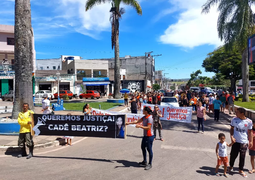 Protesto pelas ruas de Barra da Estiva aclama por justiça sobre o desaparecimento de Beatriz