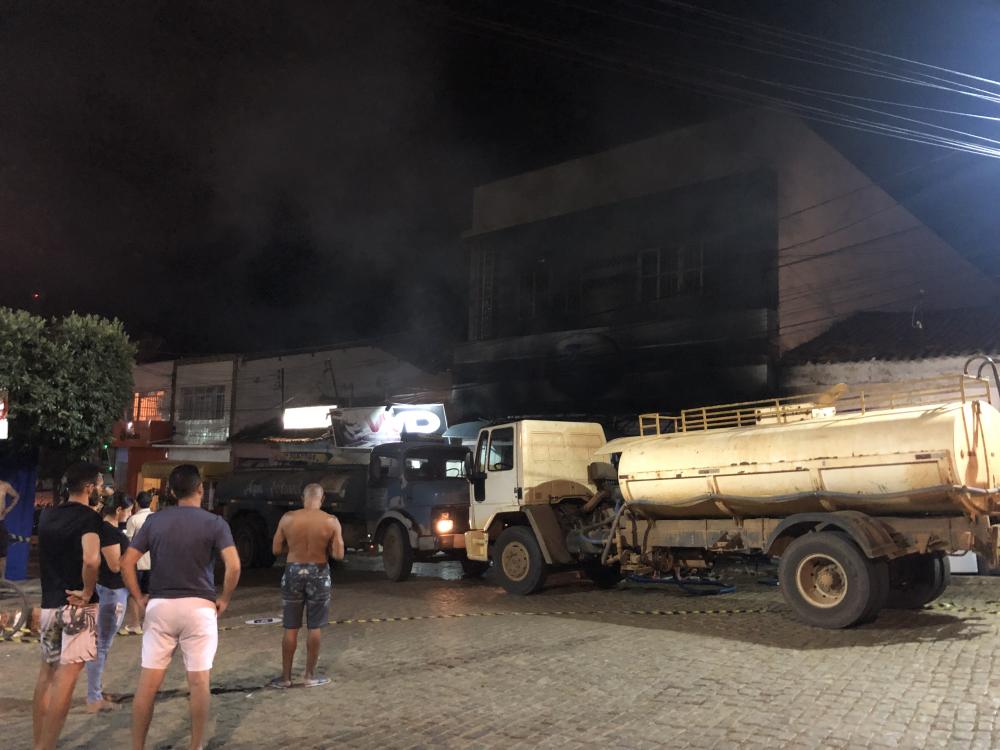 Livramento: incêndio destrói parcialmente loja da rede Eletrozema 