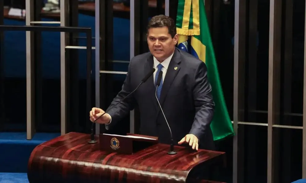 Presidente do Senado descarta debate sobre anistia a golpistas