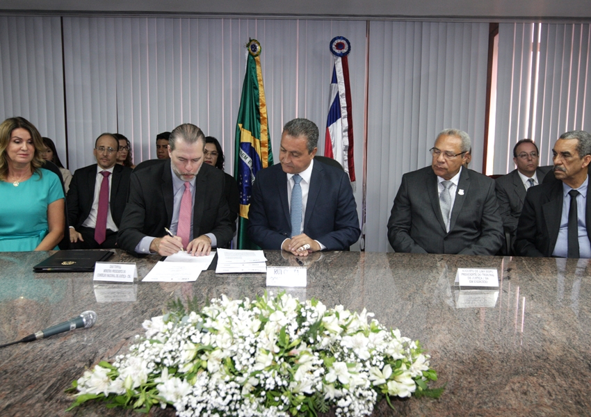 Rui e Toffoli assinam termo de cooperação técnica