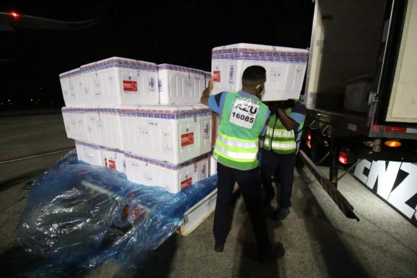 Bahia recebe mais de 376 mil doses de vacina contra a Covid-19