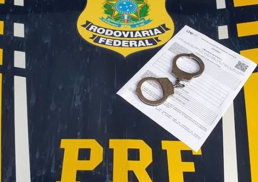 Homem com mandado de prisão por homicídio é detido pela PRF em Eunápolis