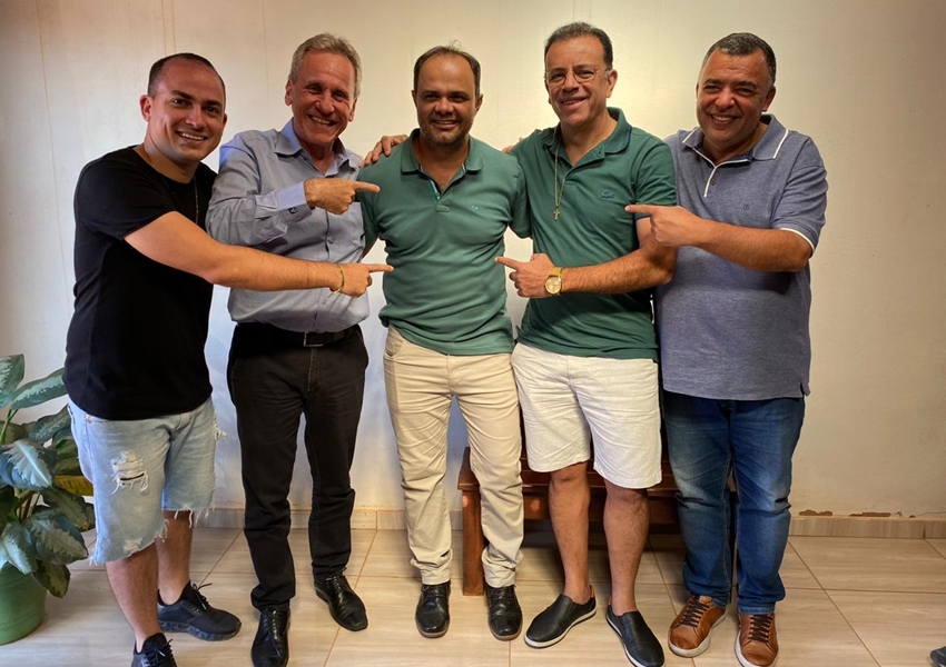 Vereadores e prefeitos da região se reúnem em almoço na residência do vereador Célio Evangelista em Rio de Contas
