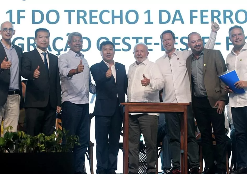 Ao lado de Lula, Jerônimo acompanha início de obras de novo trecho da Ferrovia de Integração Oeste-Leste