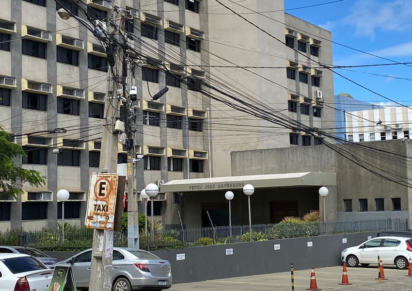 Idoso acusado de estupro de vulnerável tem prisão preventiva convertida em domiciliar