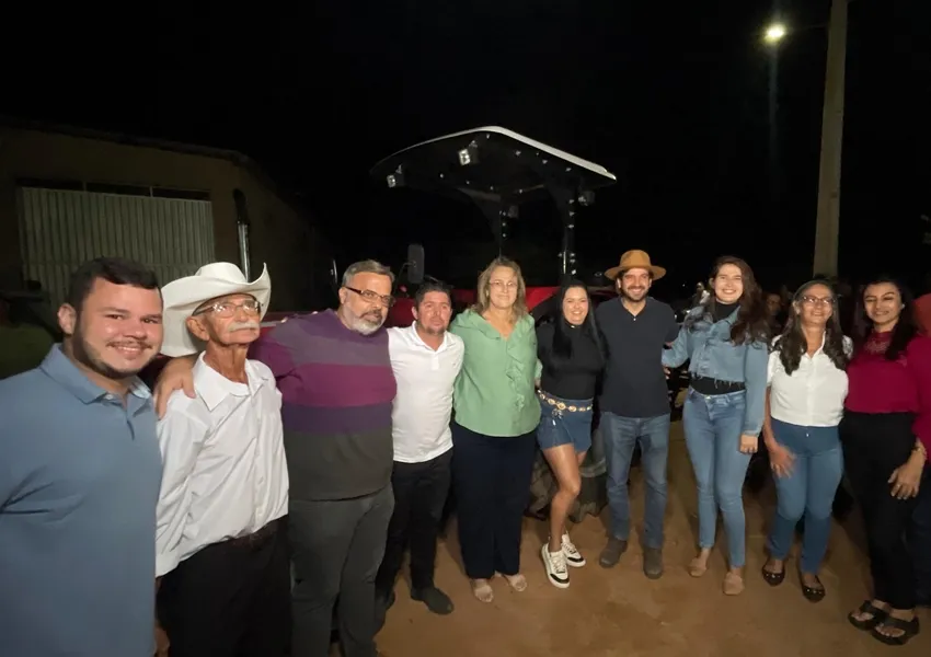 Vereador Raelson de Itanagé celebra entrega de trator para agricultura familiar