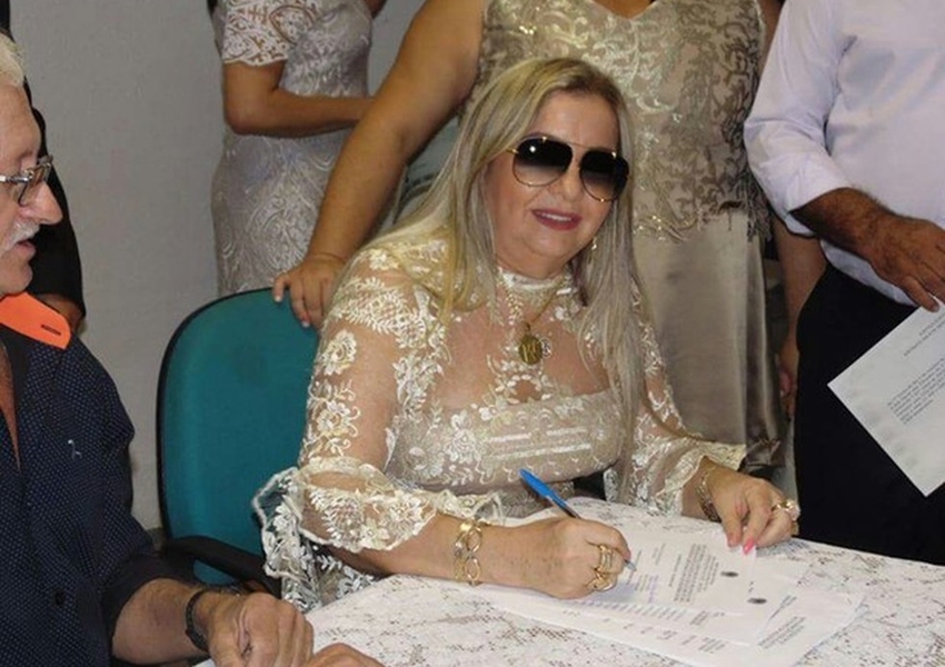 Denunciada, mãe de Safadão deixa cargo de vice-prefeita para se dedicar a carreira do filho