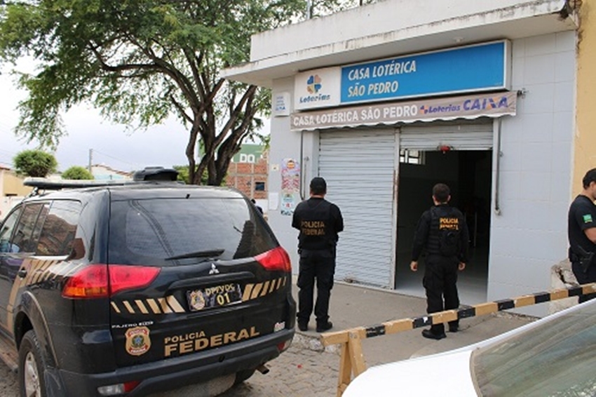 Aracatu: PF apreende arma com secretário e R$ 50 mil em espécie em operação
