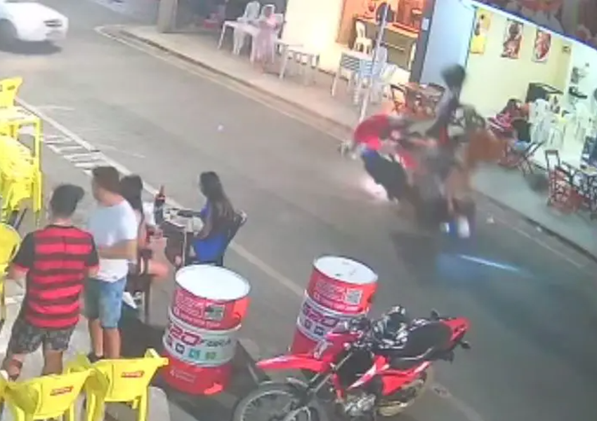Imprudência no trânsito causa acidente envolvendo duas motocicletas e deixa três feridos em Guanambi