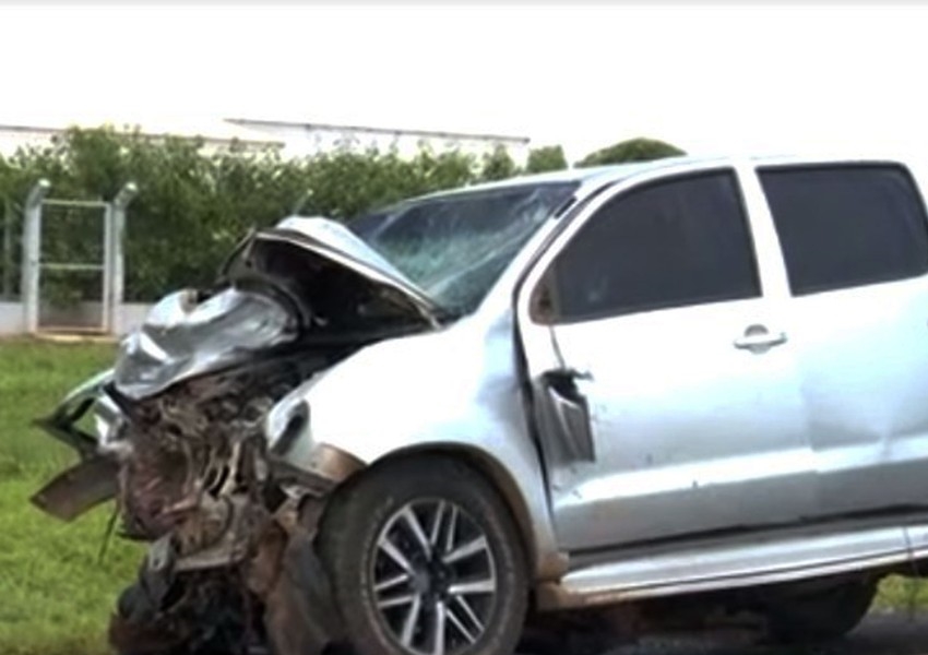 Bebê de dois meses e outras duas pessoas morrem após batida entre caminhonetes na BR-020; três ficam feridos