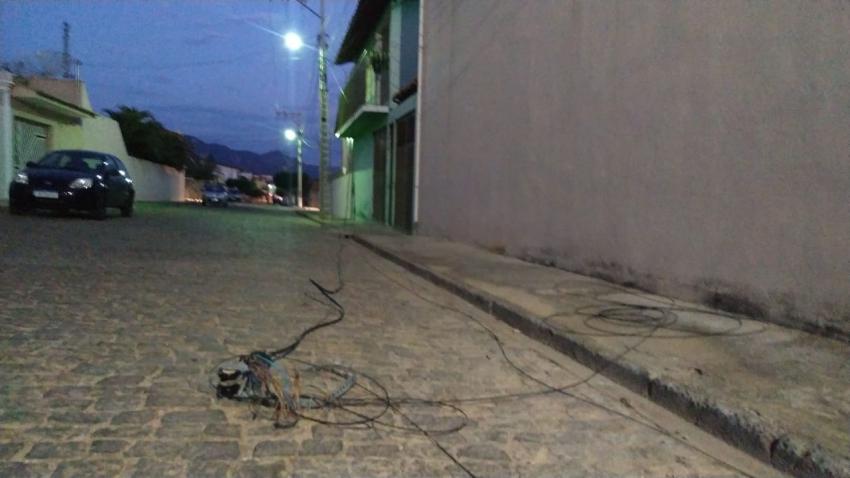 Caminhão danifica rede fibra óptica da Maxxnet no Bairro Polivalente em Livramento