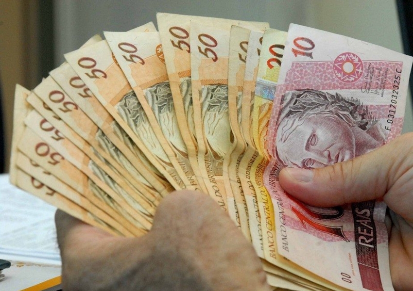 Governo propõe R$ 1.088 de salário mínimo em 2021 sem aumento real
