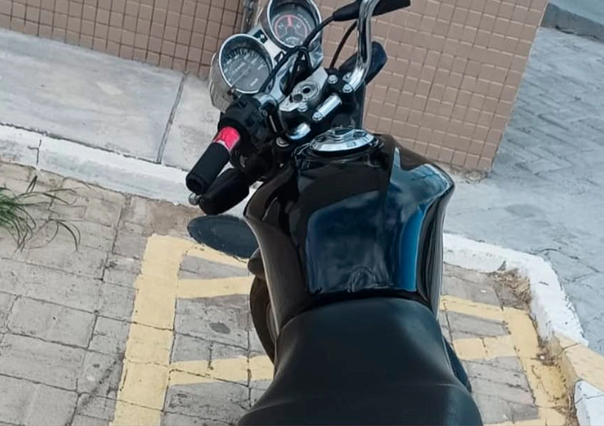 Motocicleta com registro de roubo é recuperada pela PM em Dom Basílio