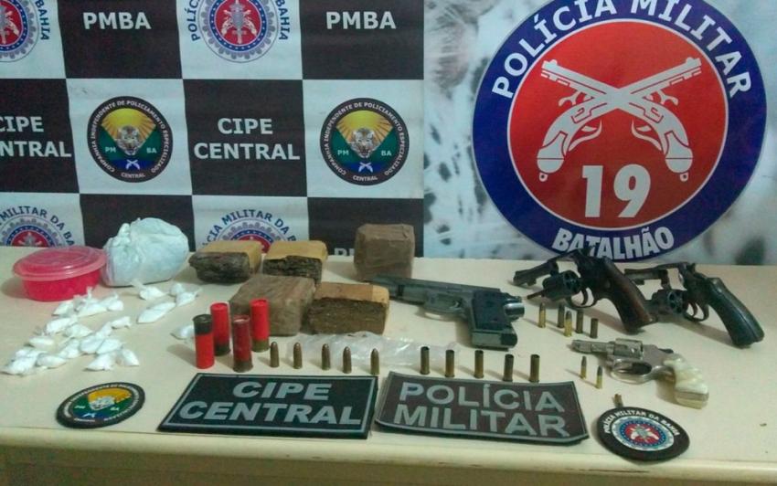 Três suspeitos morrem em troca de tiros com PMs após abordagem em local usado para embalar drogas em Jaguaquara
