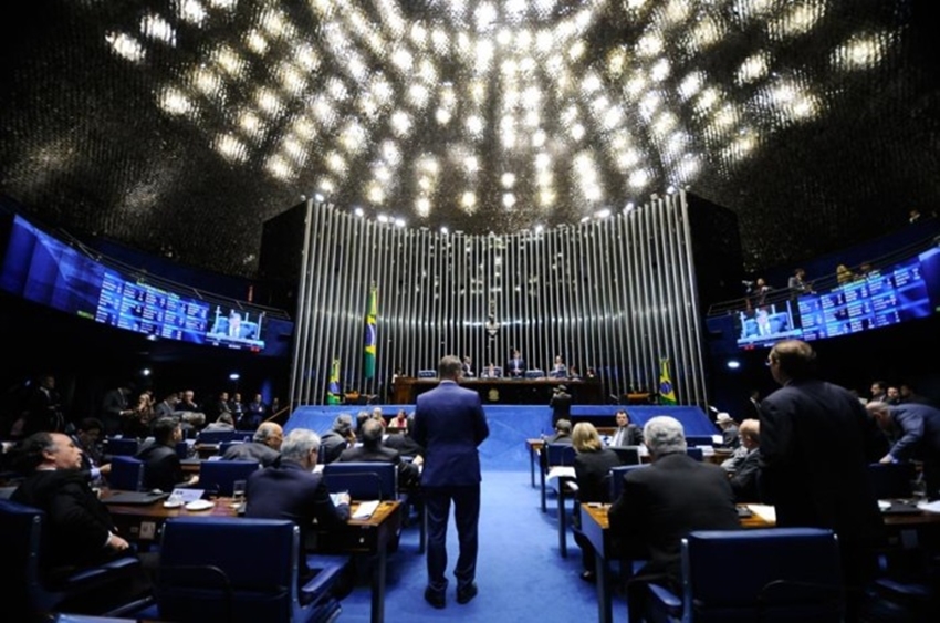 Senado Federal aprova cláusula de barreira a partir de 2018 e fim de coligação para 2020