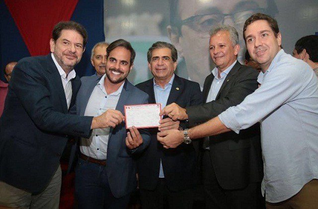 Marido da cantora Simone, da dupla com Simaria, se filia ao PDT de Ciro Gomes, no Ceará