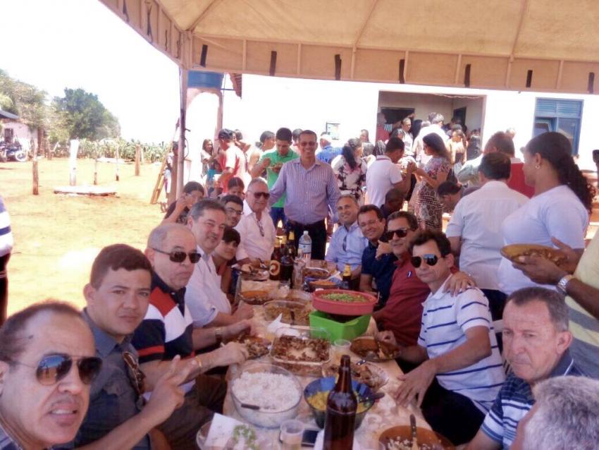 Comunidade de Lagoa dos Couros: Fé e devoção a Nossa Senhora Aparecida! Autoridades municipais e estaduais prestigiaram o evento.