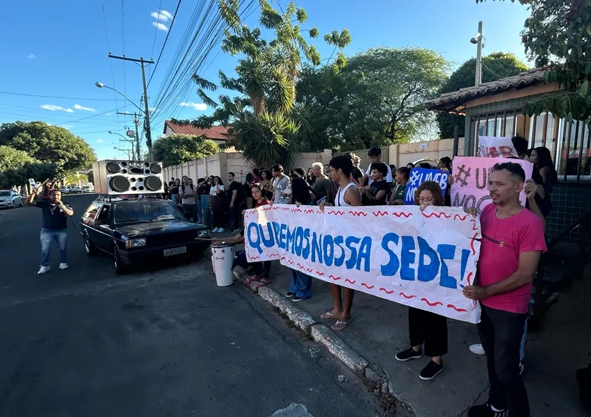 Estudantes da UNEB mobilizam-se por sede própria no antigo Colégio Estadual de Brumado