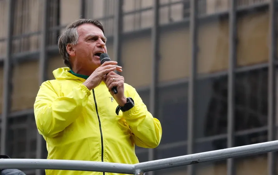 Bolsonaro defende projeto de anistia e critica investigações sobre atos antidemocráticos