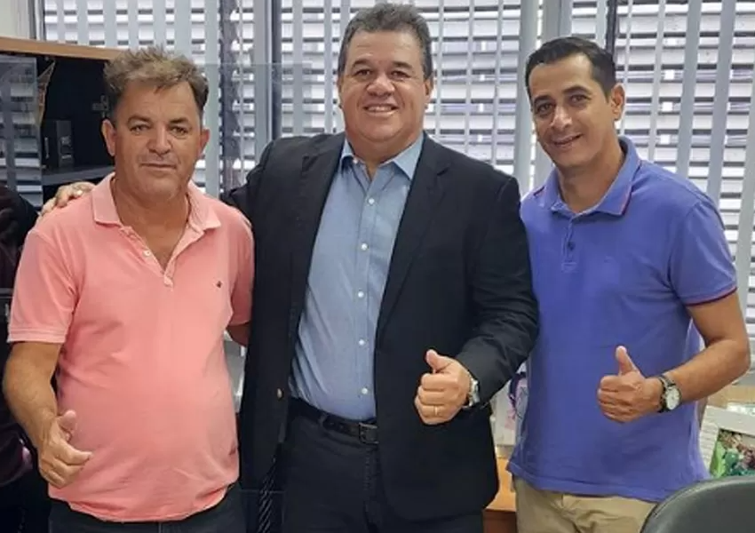 Deputado Marquinho Viana recebe prefeito e presidente da Câmara de Rio do Antônio em seu gabinete na ALBA