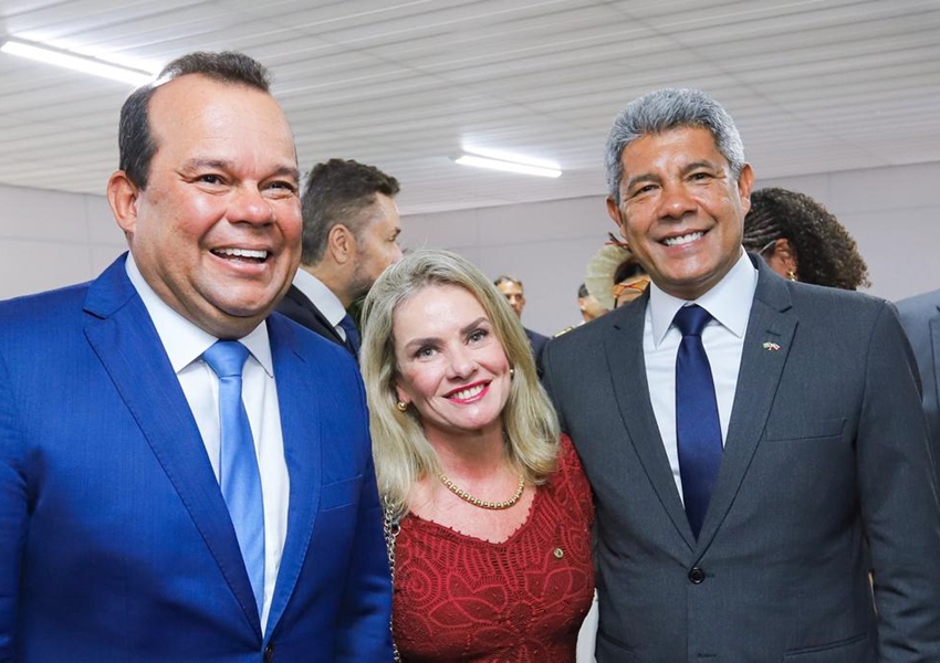 Ivana Bastos participa de posse dos secretários do Governo Jerônimo 