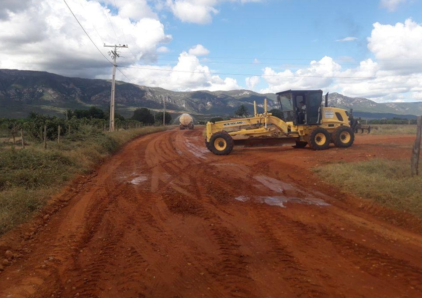 Livramento: Prefeitura intensifica recuperação de ruas e estradas vicinais