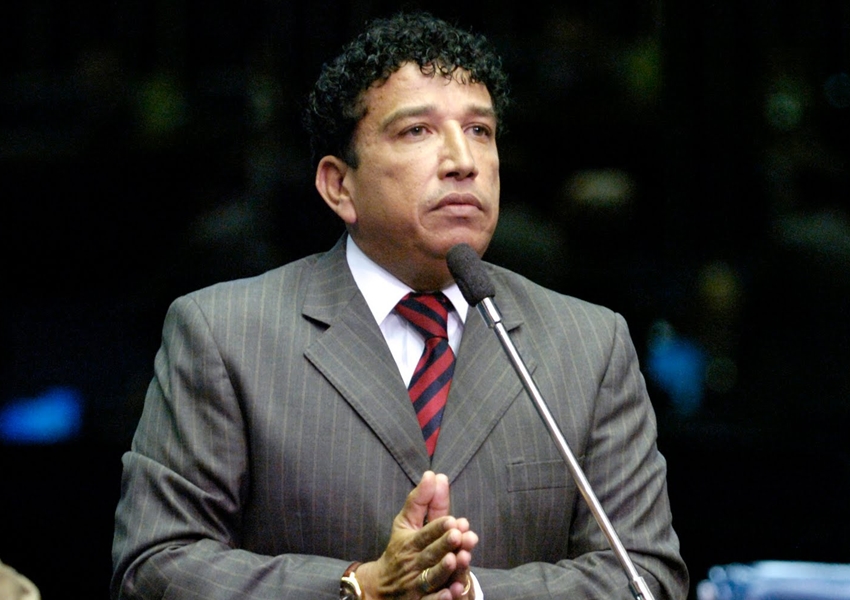 Magno Malta diz que Brasil é cristão e que posse de arma será liberada em 2019