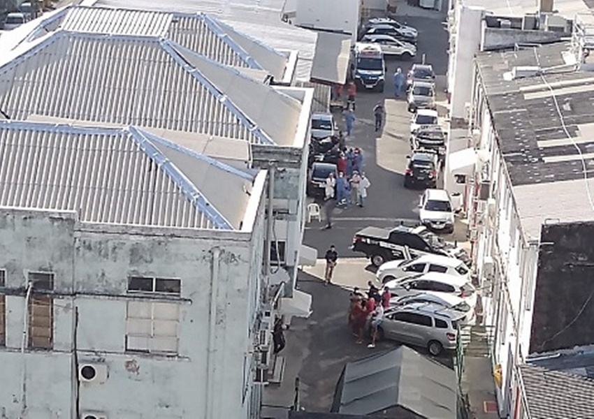 Grupo armado invade maternidade em Salvador e mata homem com tiros de metralhadora