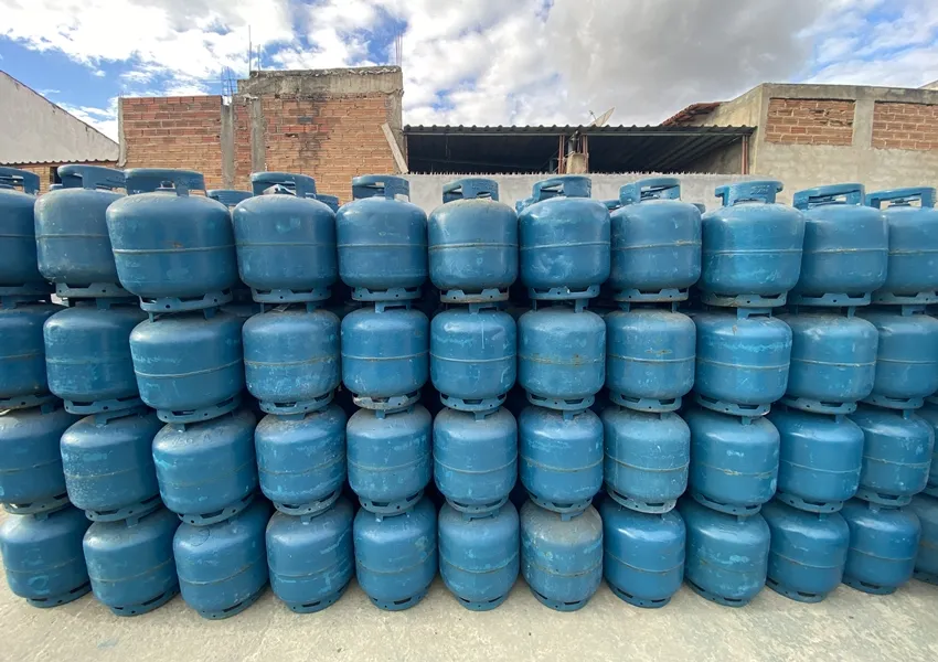 Gás de cozinha na Bahia atinge maior preço desde privatização da Refinaria de Mataripe, aponta estudo