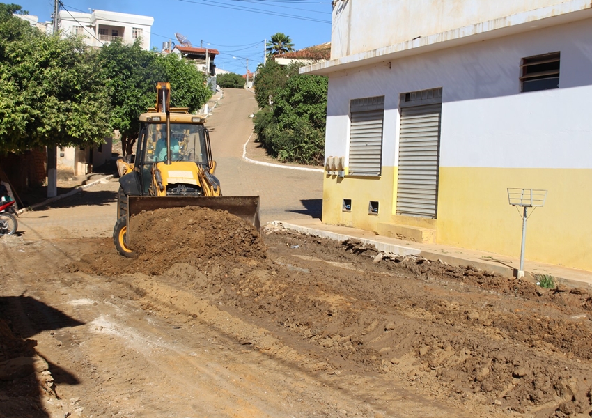 Livramento: Prefeitura realiza mais pavimentações na área central do município