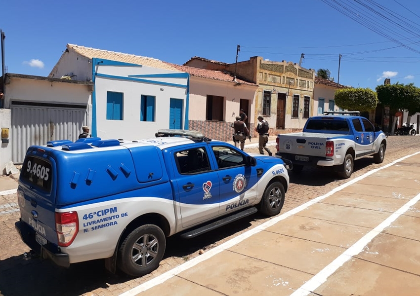 Livramento: Homem briga com atual namorado da ex e acaba ferido com faca no Bairro Tomba