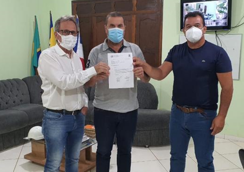 Dom Basílio: Marquinho Viana e prefeito assinam ordem de serviço para construção da praça de Várzea Grande