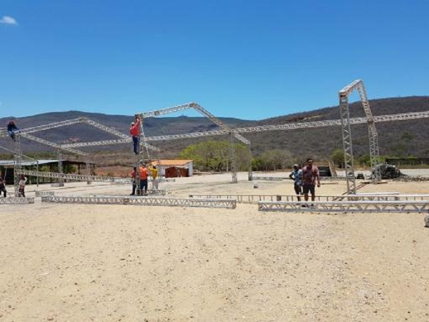 Brumado: Mega Estrutura da Arena Safadão começou a ser montada