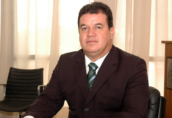 Marquinho Viana critica Marcelo Nilo e diz 'Não pode acender vela para Deus e outra para o Diabo'