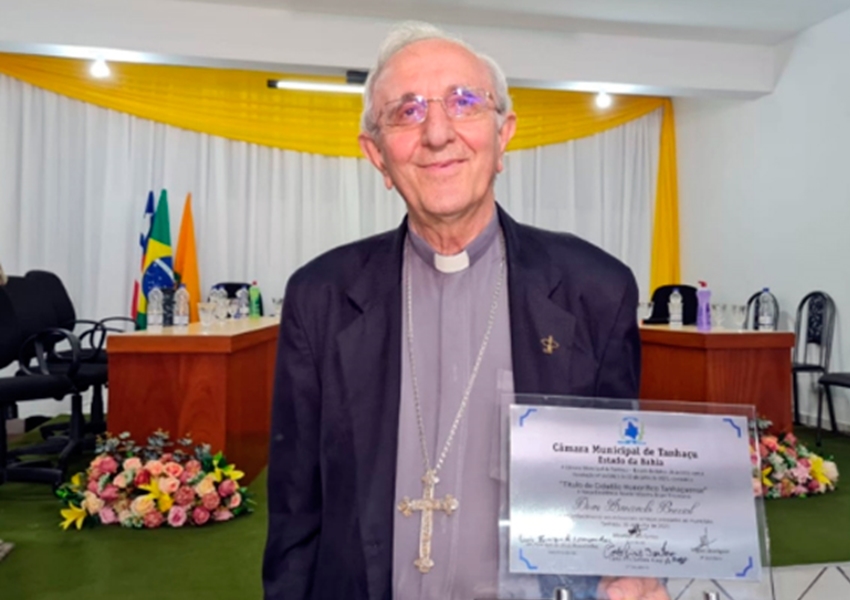  Bispo Diocesano Dom Armando Bucciol recebeu título de Cidadão Honorifico Tanhaçuense