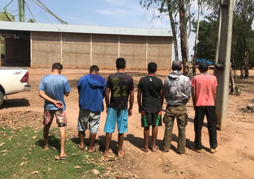 Funcionários são feitos reféns por homens armados em fazenda no oeste da BA e 120 toneladas de milho são roubadas