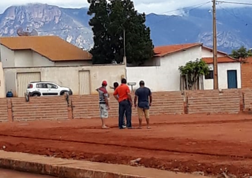 Prefeito de Livramento é flagrado visitando obras no município