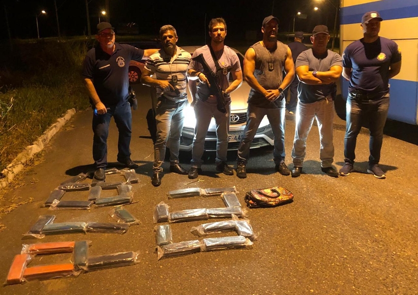 Trio é preso com 30 kg de maconha em ônibus no sudoeste Estado