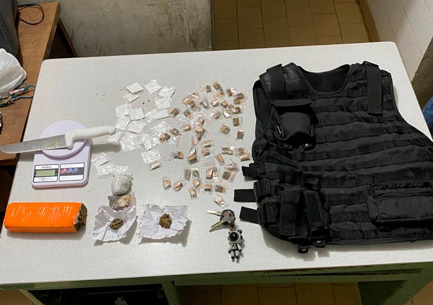 Ação do PETO da 4ª CIPM resulta na apreensão de drogas, balança de precisão e objetos suspeitos em Macaúbas